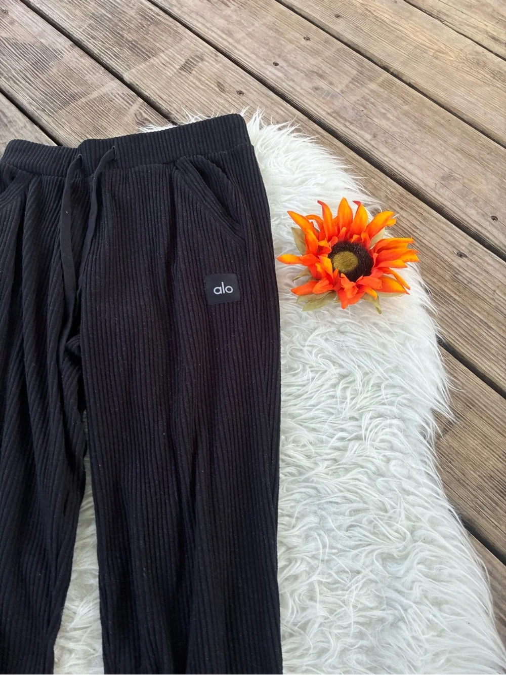 🌺ALO Yoga Black Ribbed Drawstring Joggers🌺